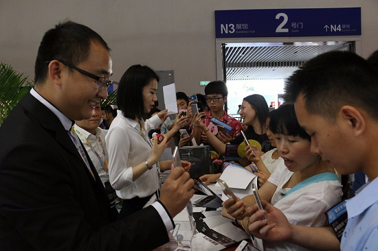 登富特DFX交易平臺完美謝幕重慶金融展(圖3) 登富特DFX交易平臺完美謝幕重慶金融展(圖3)