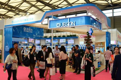 優(yōu)貝施 秒變上海美博會“館紅”(圖1) 優(yōu)貝施 秒變上海美博會“館紅”(圖1)