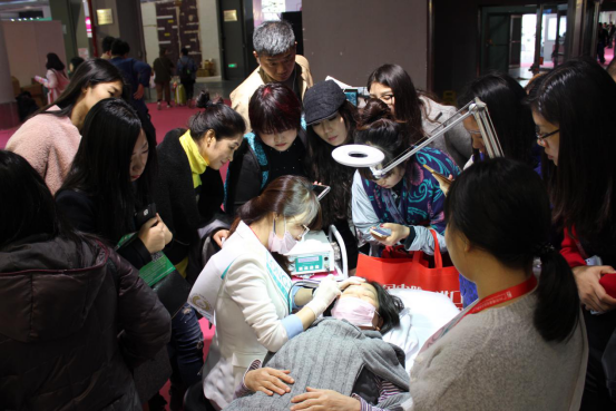 北京美博會《瑯泰姆蘭》化妝培訓技術機器現世(圖6)