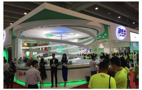 立白凈博士洗衣片高調亮相美博會(圖1)