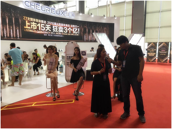 佳瀾網(wǎng)紅霜閃耀亮相美博會(huì)引爆全場(chǎng)(圖1)