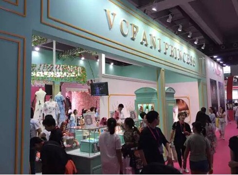 斐凡公主閃亮登美博會(圖4)