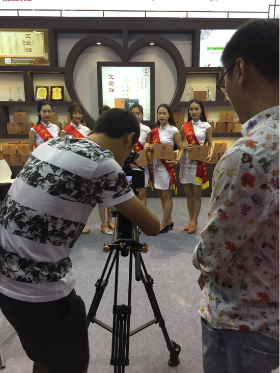 廣州艾愛貼美博會頻獲獎，迎來電視臺采訪(圖4)